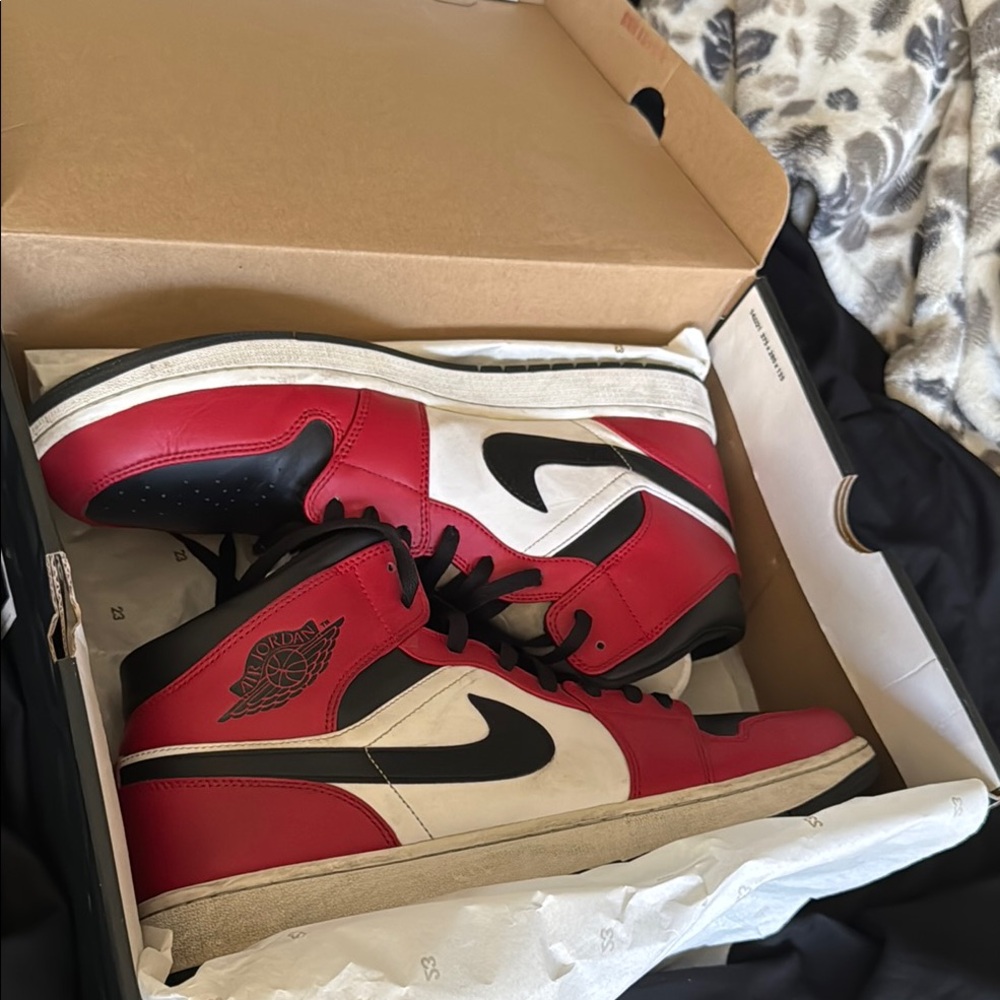 Jordan 1 Mid